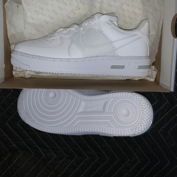 Air Force 1 REACT (NEW) - Picture 5 of 5